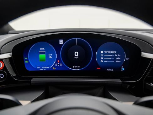 Certified 2025 Porsche Macan Electric image 25