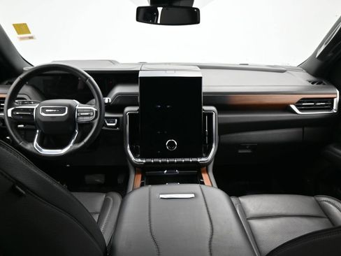 Used 2025 GMC Yukon Denali image 9