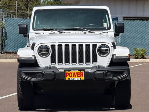 Used 2016 Jeep Wrangler Unlimited Sahara w/ Connectivity Group AWD/4WD image 9