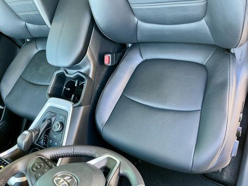 Used 2022 Toyota RAV4 XLE Premium image 40