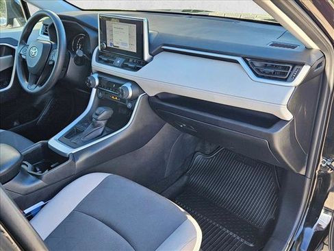 Used 2025 Toyota RAV4 XLE image 21