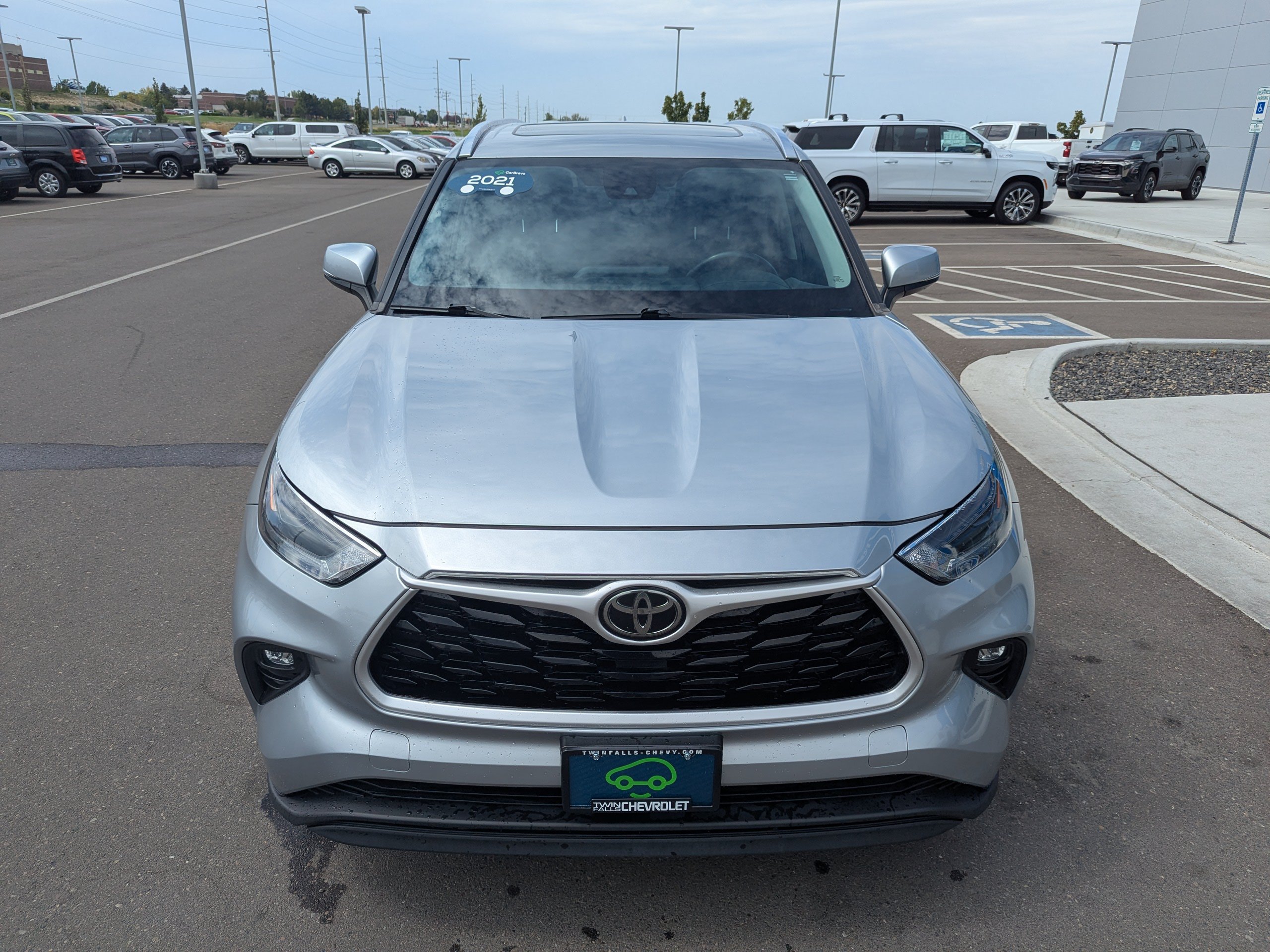 Used 2021 Toyota Highlander XLE AWD/4WD image 5