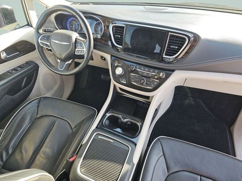 Used 2023 Chrysler Pacifica Limited image 28