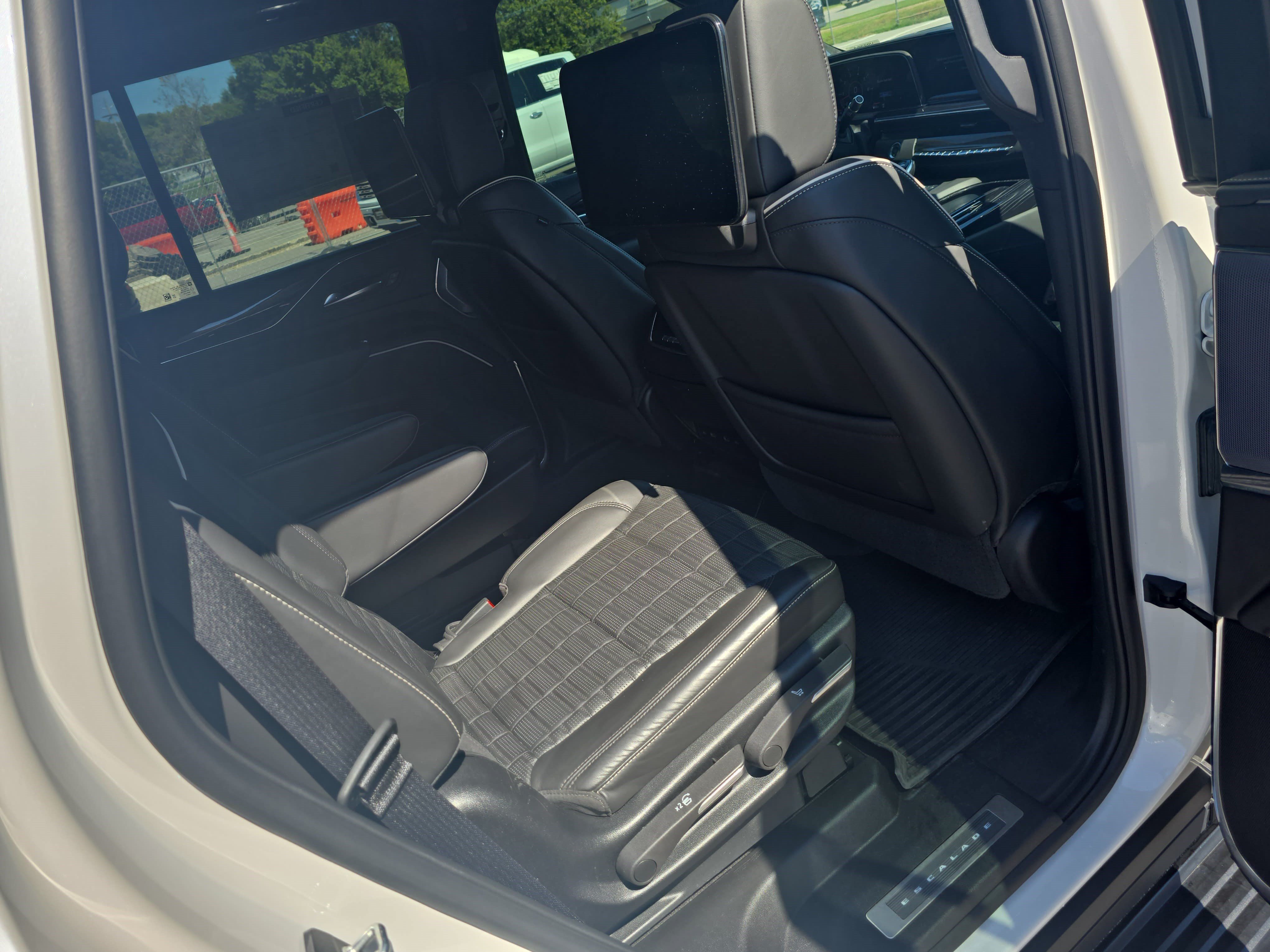 Certified 2024 Cadillac Escalade V w/ LPO, ONYX Package AWD/4WD image 11