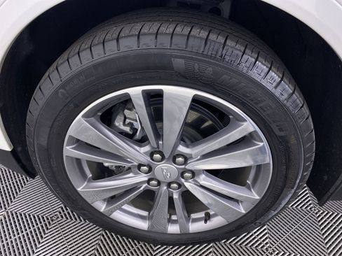 Certified 2025 Cadillac XT5 Premium Luxury image 16