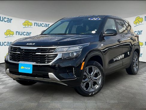 Used 2024 Kia Seltos LX image 3