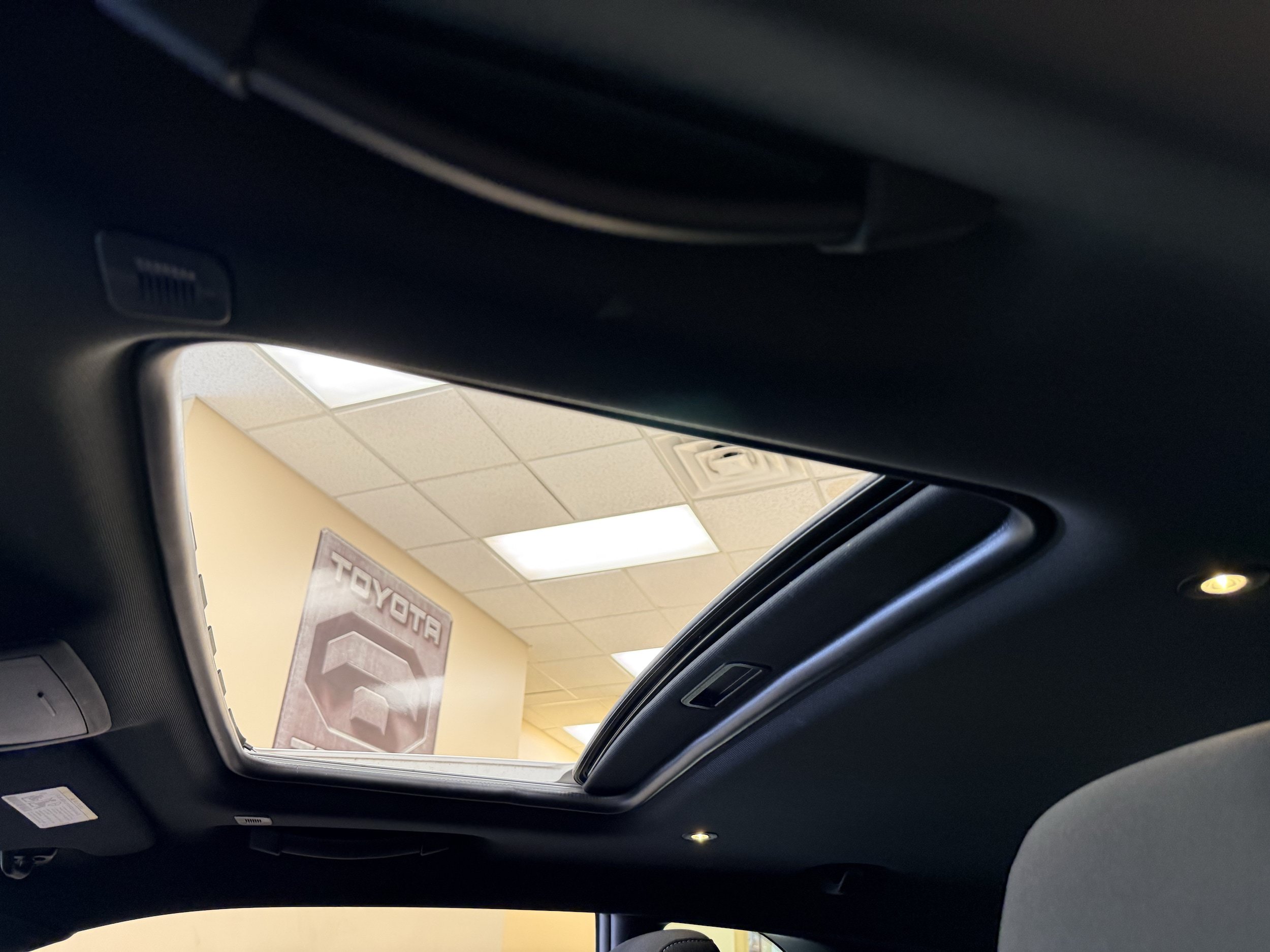 Used 2018 Dodge Challenger R/T Scat Pack w/ Dynamics Package RWD image 29