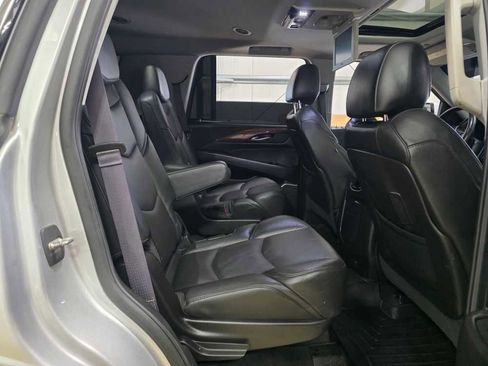 Used 2016 Cadillac Escalade Luxury image 25