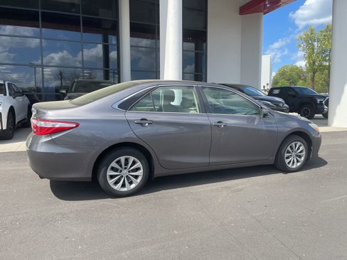 Used 2015 Toyota Camry LE FWD image 11