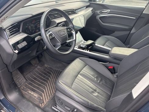 Used 2024 Audi Q8 e-tron Premium image 8