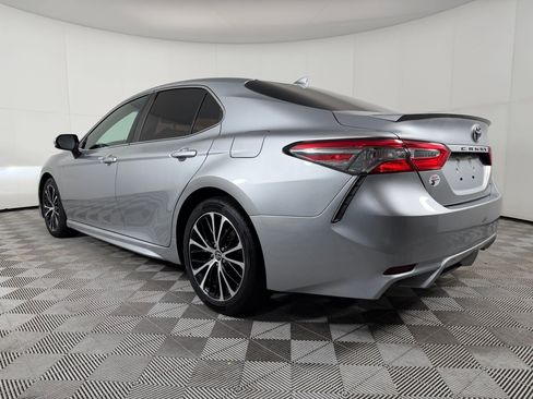 Used 2019 Toyota Camry SE image 3