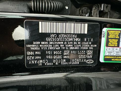 Used 2025 Hyundai Elantra Sport FWD image 30