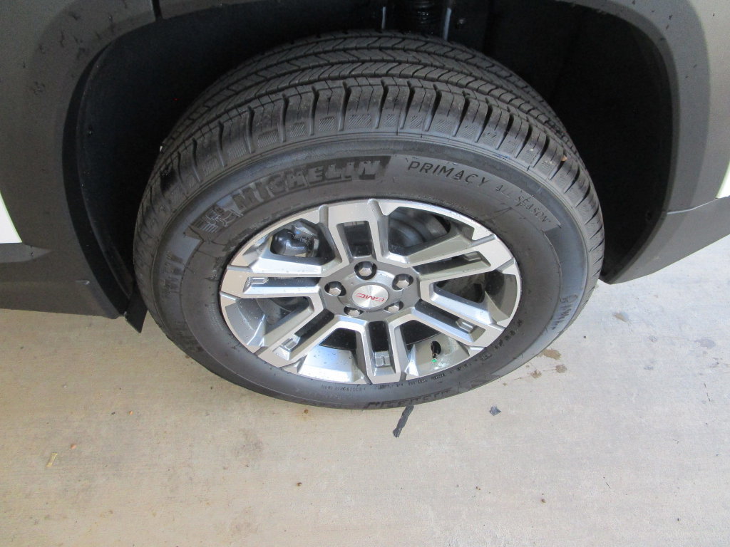 New 2027 GMC Terrain Elevation w/ LPO, Floor Liner Package FWD image 10