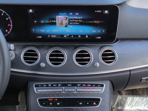 Used 2023 Mercedes-Benz E 350 Sedan image 17