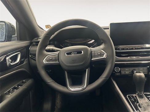 New 2026 Jeep Compass Latitude image 12