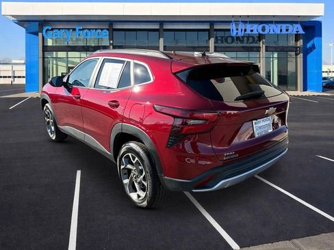 Used 2025 Chevrolet Trax LT image 3