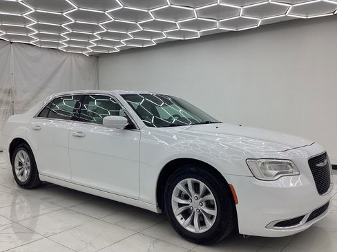 Used 2021 Chrysler 300 Touring image 7