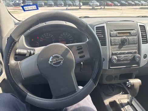 Used 2010 Nissan Frontier SE RWD image 10