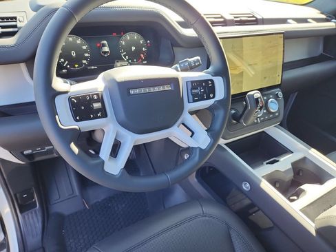 Used 2026 Land Rover Defender 110 X-Dynamic SE AWD/4WD image 14