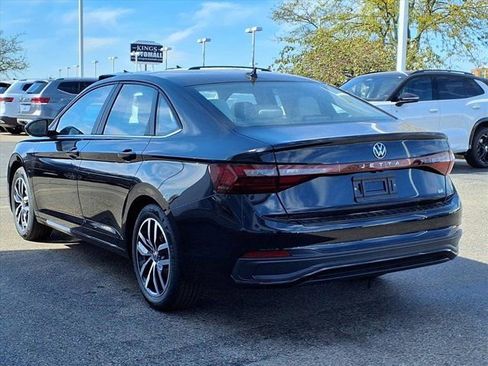 New 2025 Volkswagen Jetta SE FWD image 4