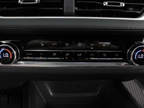 New 2027 Chevrolet Equinox LT w/ Convenience Package II FWD image 6