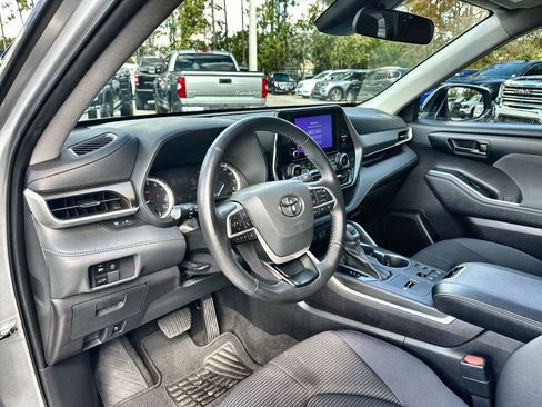 Used 2023 Toyota Highlander LE image 10