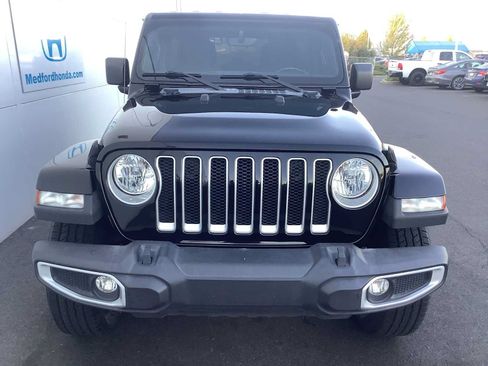 Used 2022 Jeep Wrangler Unlimited Sahara AWD/4WD image 9