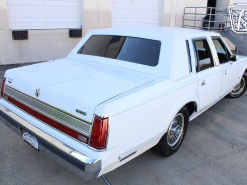 Used 1989 Lincoln Town Car image 36
