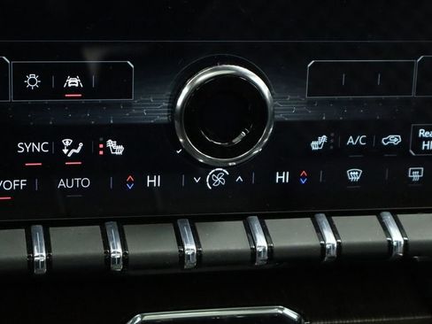 Used 2025 GMC Acadia Denali w/ Super Cruise Package image 44