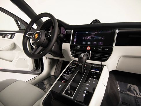 New 2026 Porsche Macan S image 25