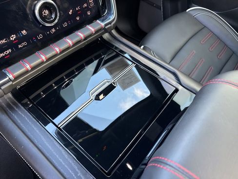 Used 2025 GMC Yukon AT4 Ultimate image 32