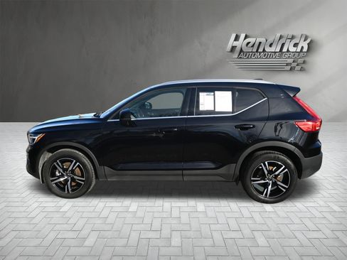 Used 2025 Volvo XC40 B5 Core image 7