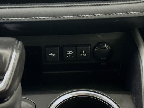 Used 2021 Toyota Highlander XLE image 26