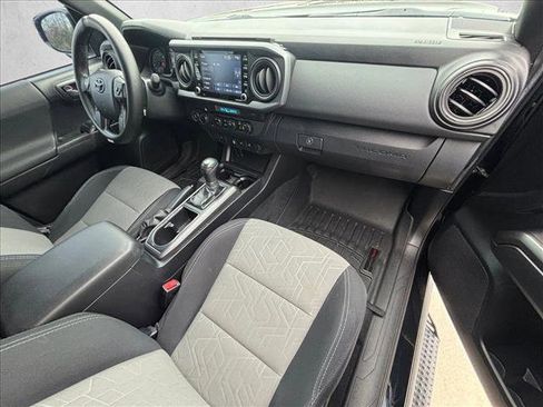 Used 2021 Toyota Tacoma TRD Off-Road image 21