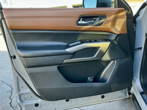 Used 2023 Nissan Pathfinder Platinum w/ Black Appearance Package image 47