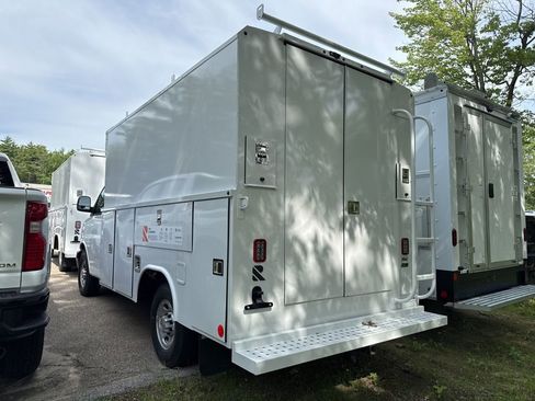 New 2025 Chevrolet Express 3500 w/ Power Convenience Package image 4