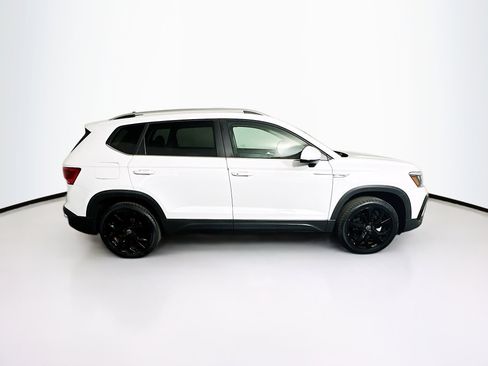 Used 2023 Volkswagen Taos SE w/ Black Wheel Package image 10