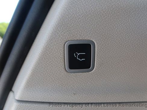 Used 2020 Chrysler Voyager Lxi FWD image 20