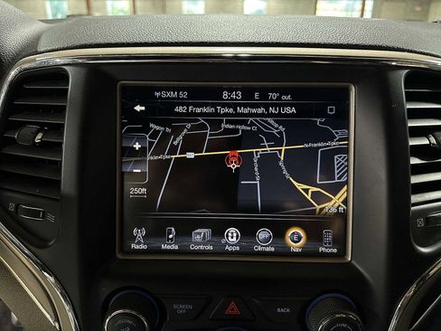 Used 2017 Jeep Grand Cherokee Limited image 20