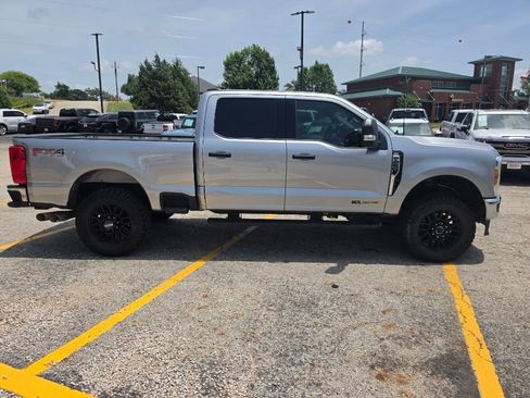 Used 2024 Ford F250 XLT w/ FX4 Off-Road Package AWD/4WD image 4