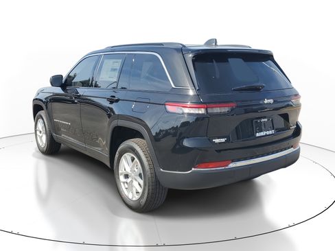 New 2025 Jeep Grand Cherokee Laredo image 3