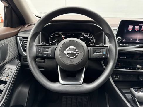 Used 2023 Nissan Rogue SV AWD/4WD image 18