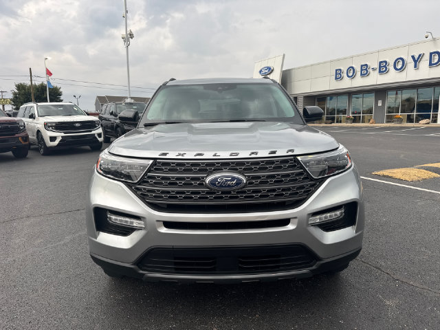 Used 2024 Ford Explorer XLT w/ Equipment Group 202A AWD/4WD image 2