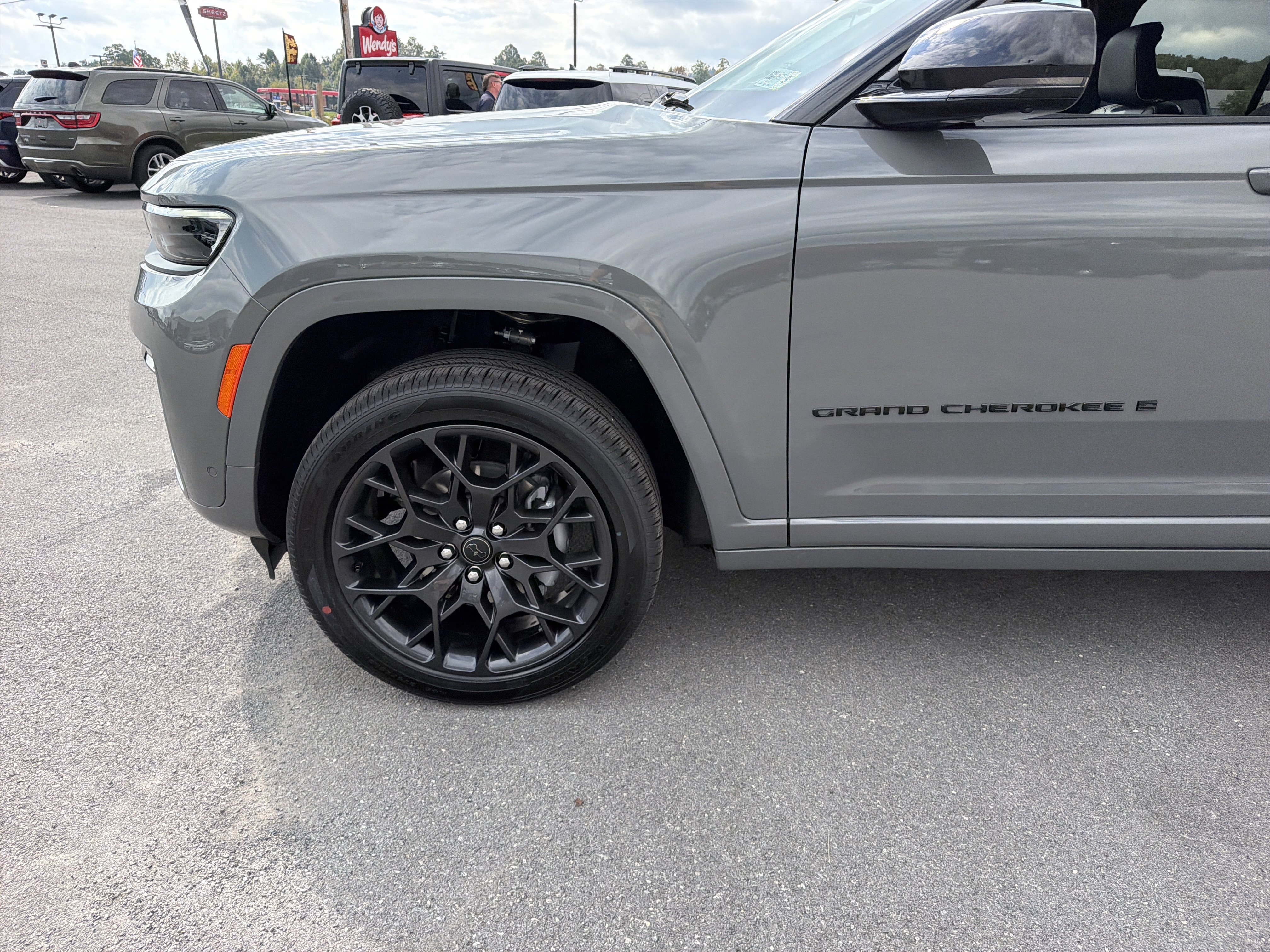 New 2027 Jeep Grand Cherokee Summit AWD/4WD image 11