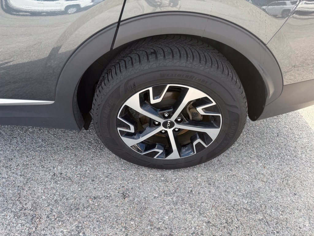 Used 2024 Kia Sportage EX AWD/4WD image 9