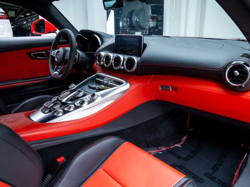 Used 2017 Mercedes-Benz AMG GT S w/ Exclusive Interior Package image 30