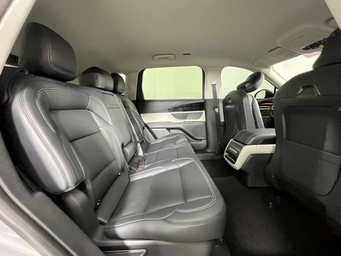 Used 2025 Lincoln Nautilus Premier AWD/4WD image 23