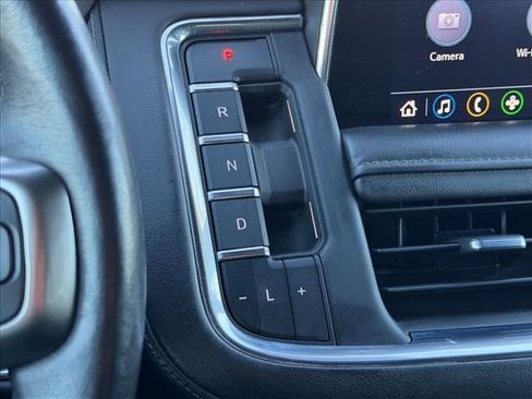 Used 2021 Chevrolet Suburban Z71 w/ Luxury Package image 23