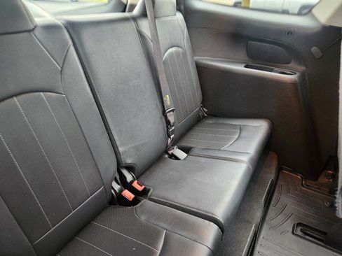 Used 2017 Buick Enclave Leather image 10