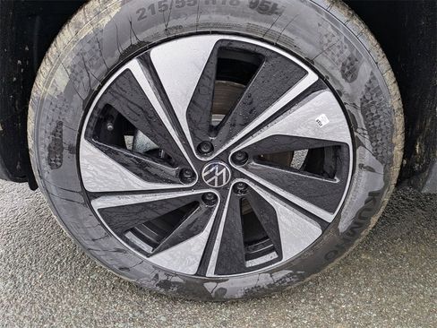 New 2026 Volkswagen Taos SE image 9